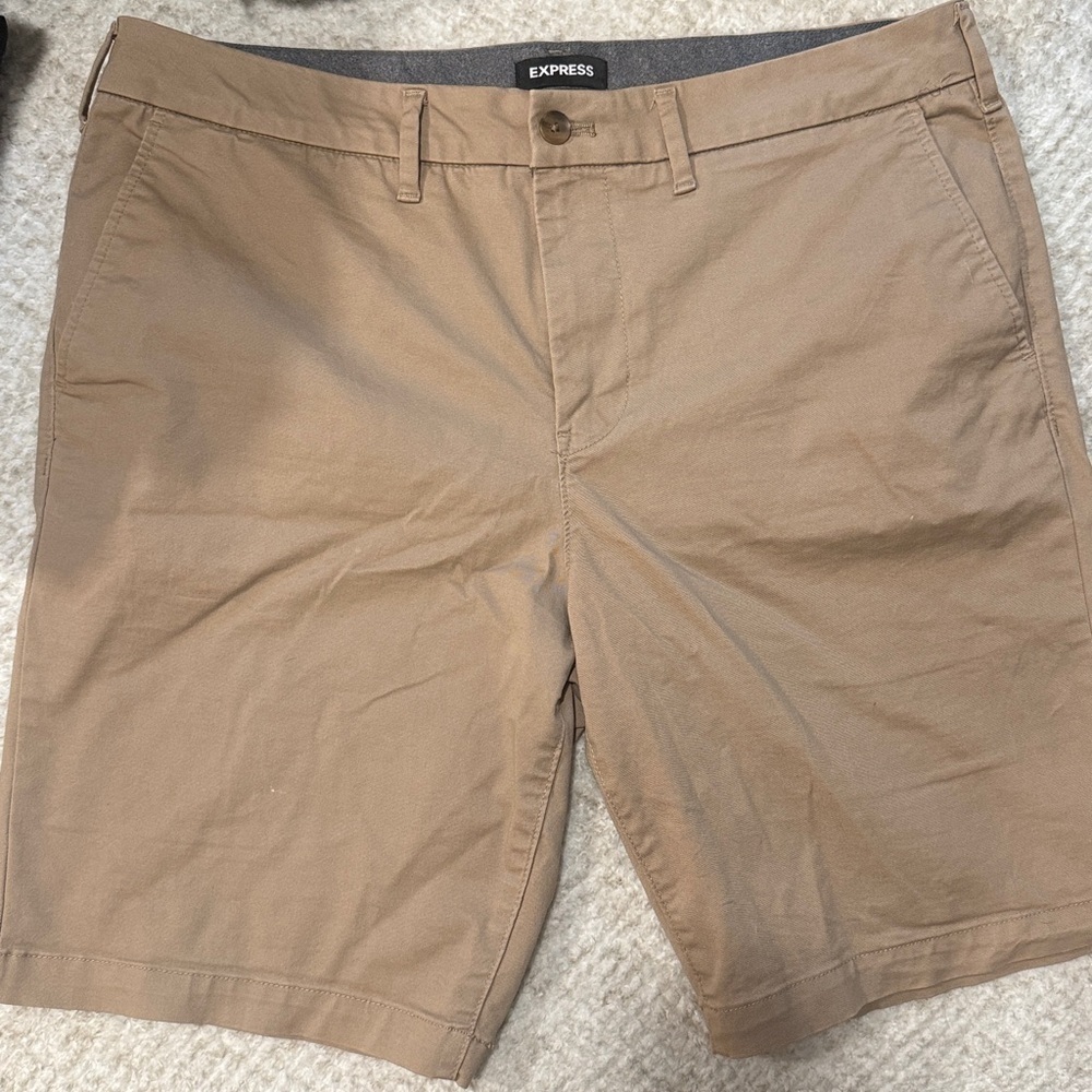 [Express] 10" Comfort Waist Hyper Stretch
Chino Shorts - Picture 3 of 7